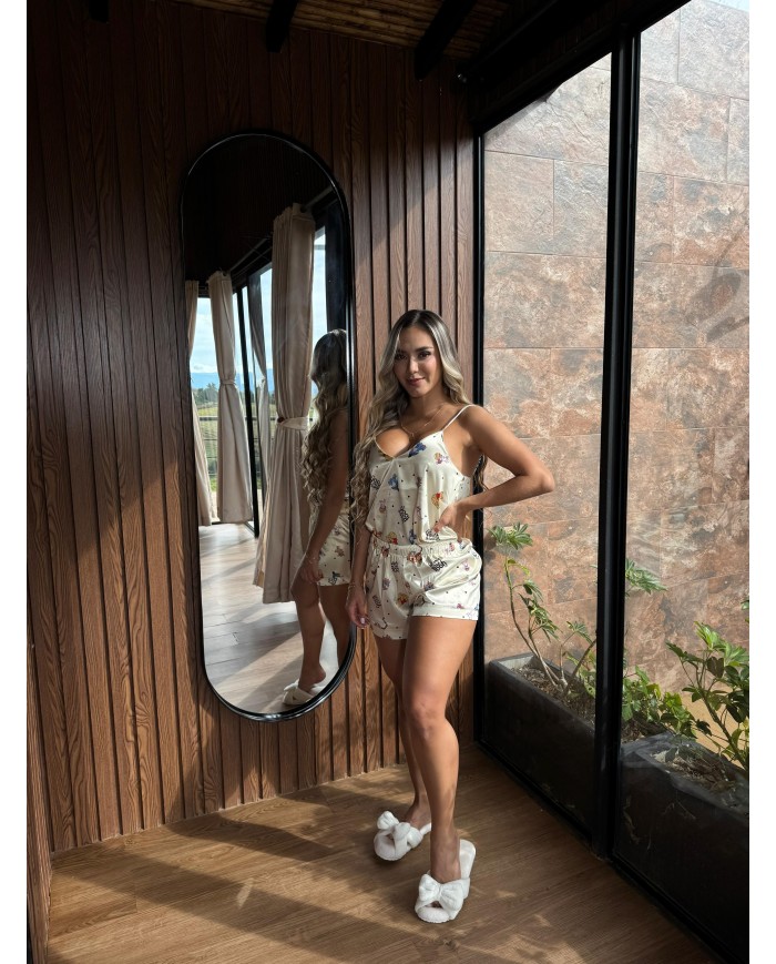 Elegante, cómoda y linda con pijamas AV